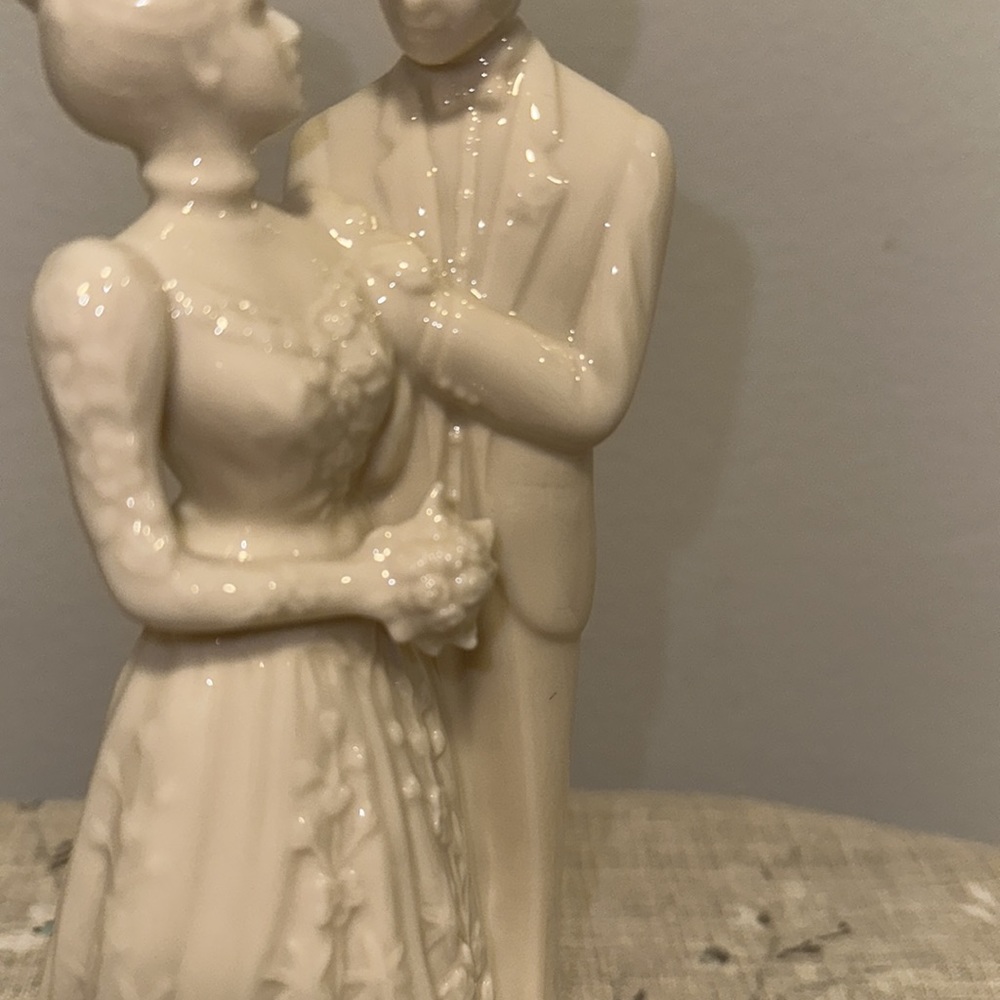 Lenox Bride and Groom Cake Topper - Picture 4 of 10